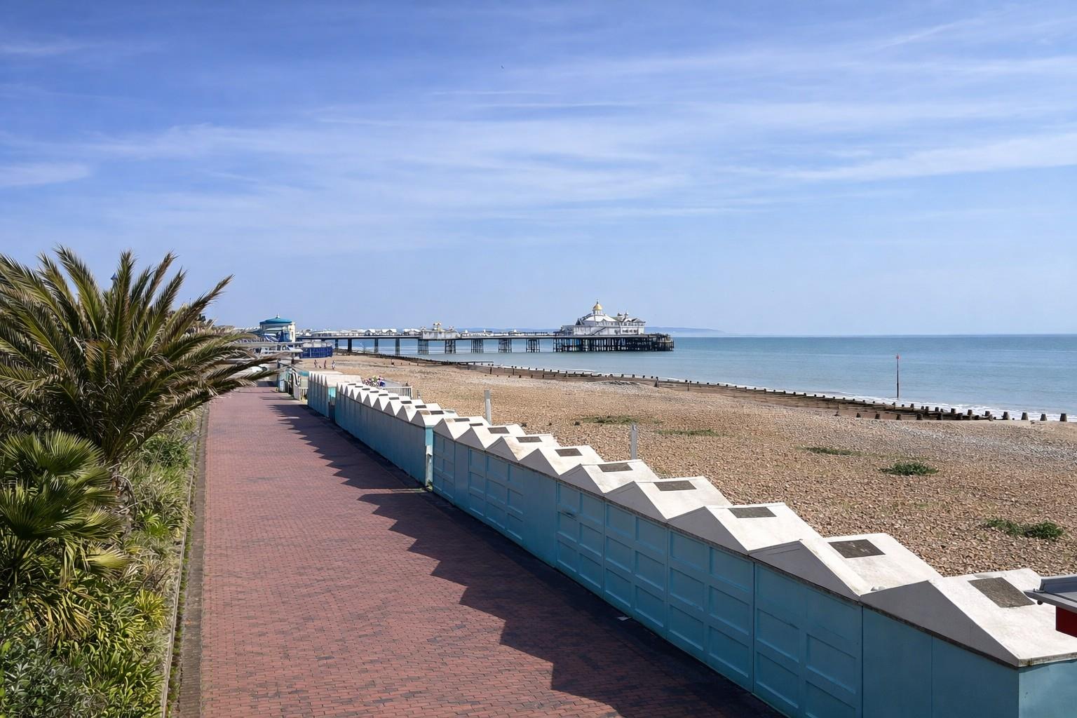 2 Bedroom Apartment. Grand Parade in Eastbourne,  4